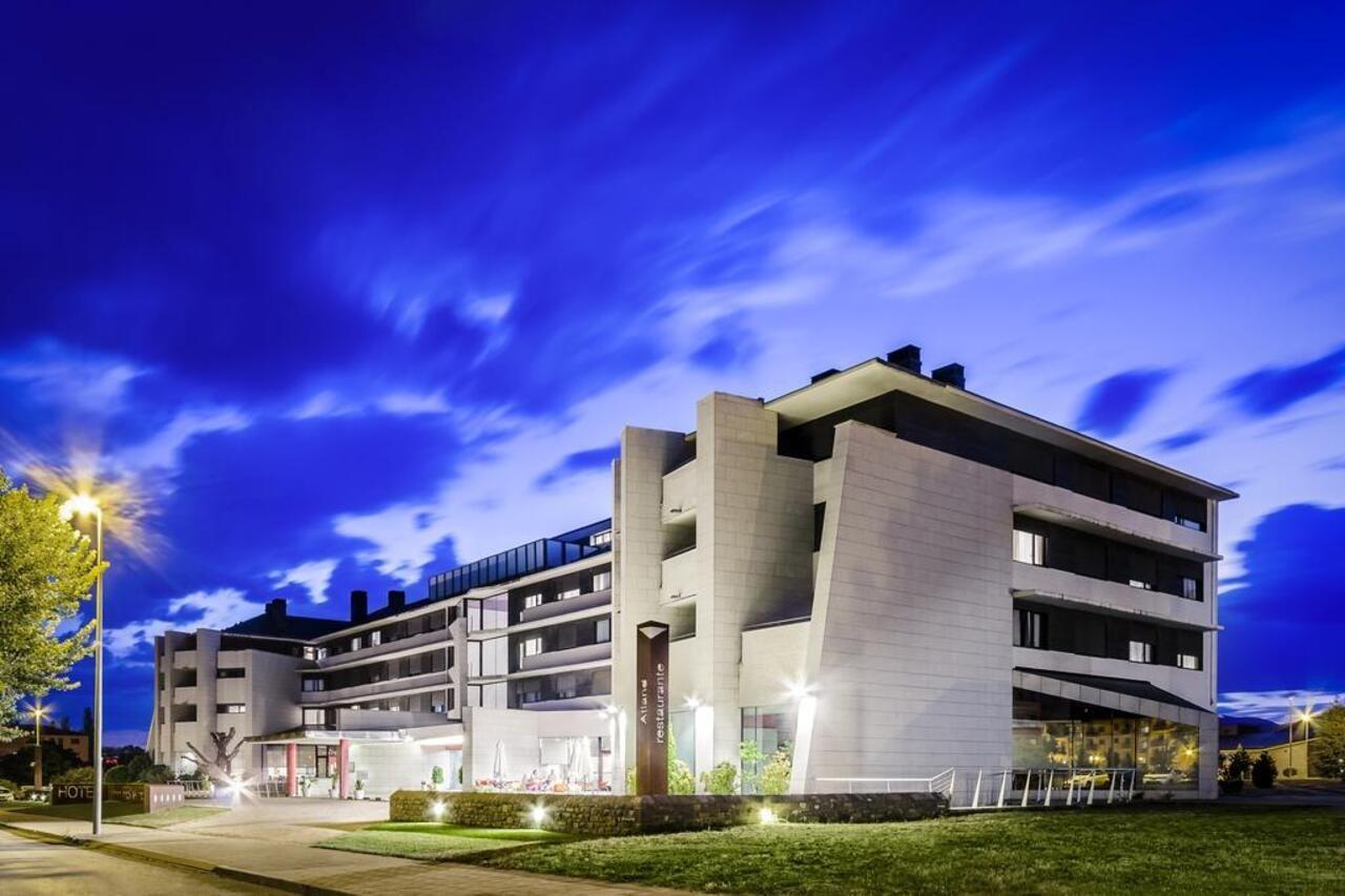 Eurostars Reina Felicia Hotel Jaca Exterior photo