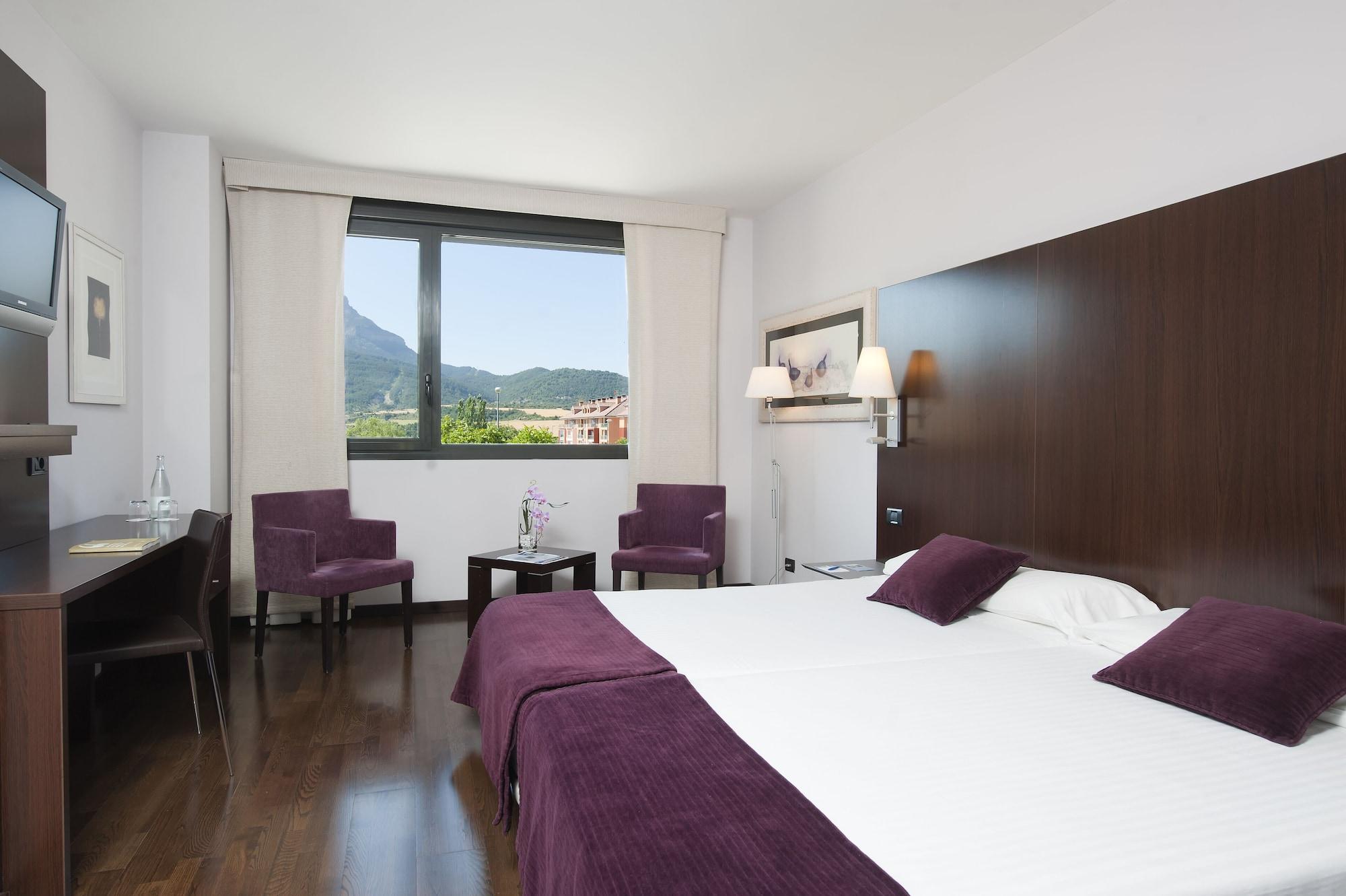 Eurostars Reina Felicia Hotel Jaca Exterior photo