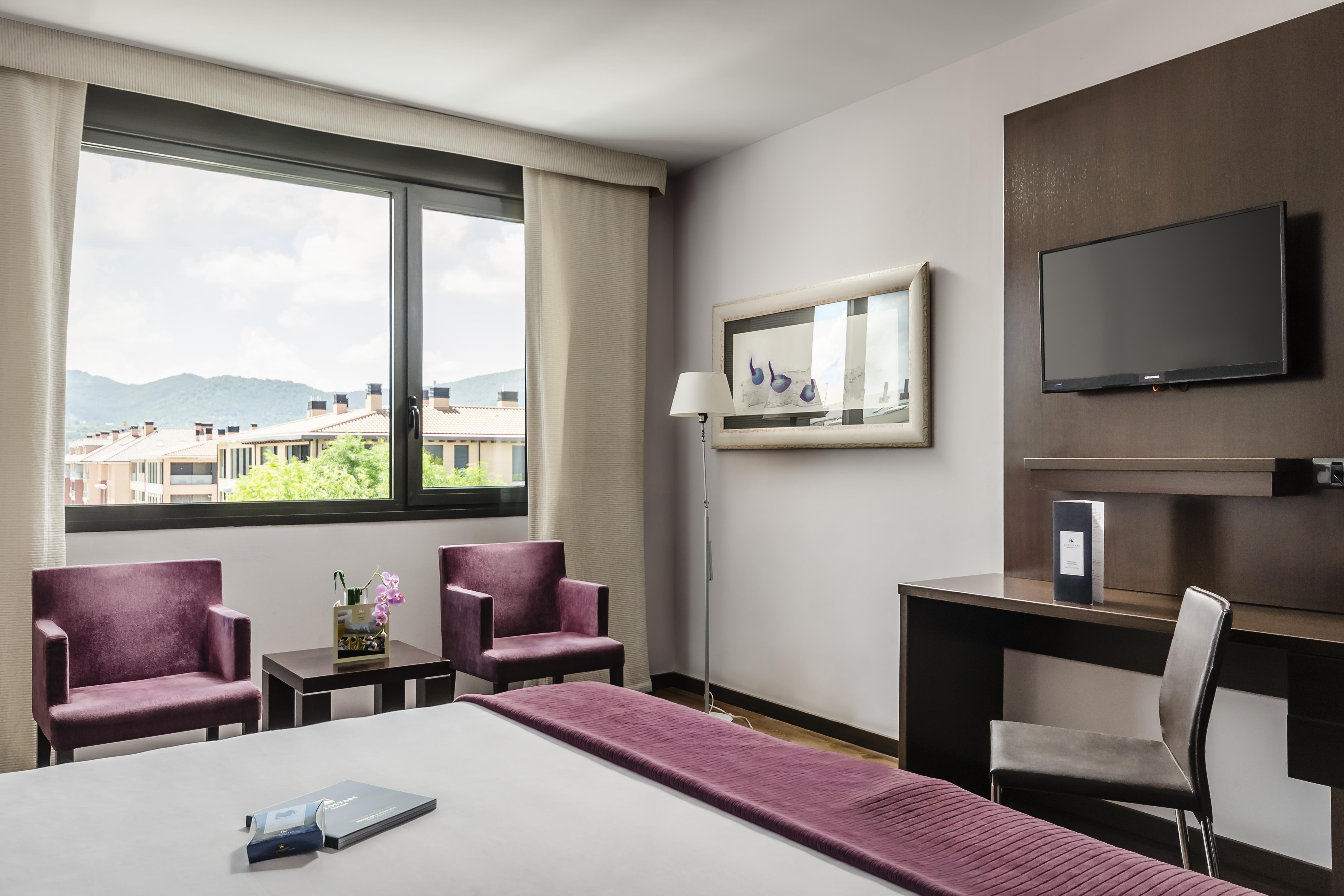 Eurostars Reina Felicia Hotel Jaca Exterior photo
