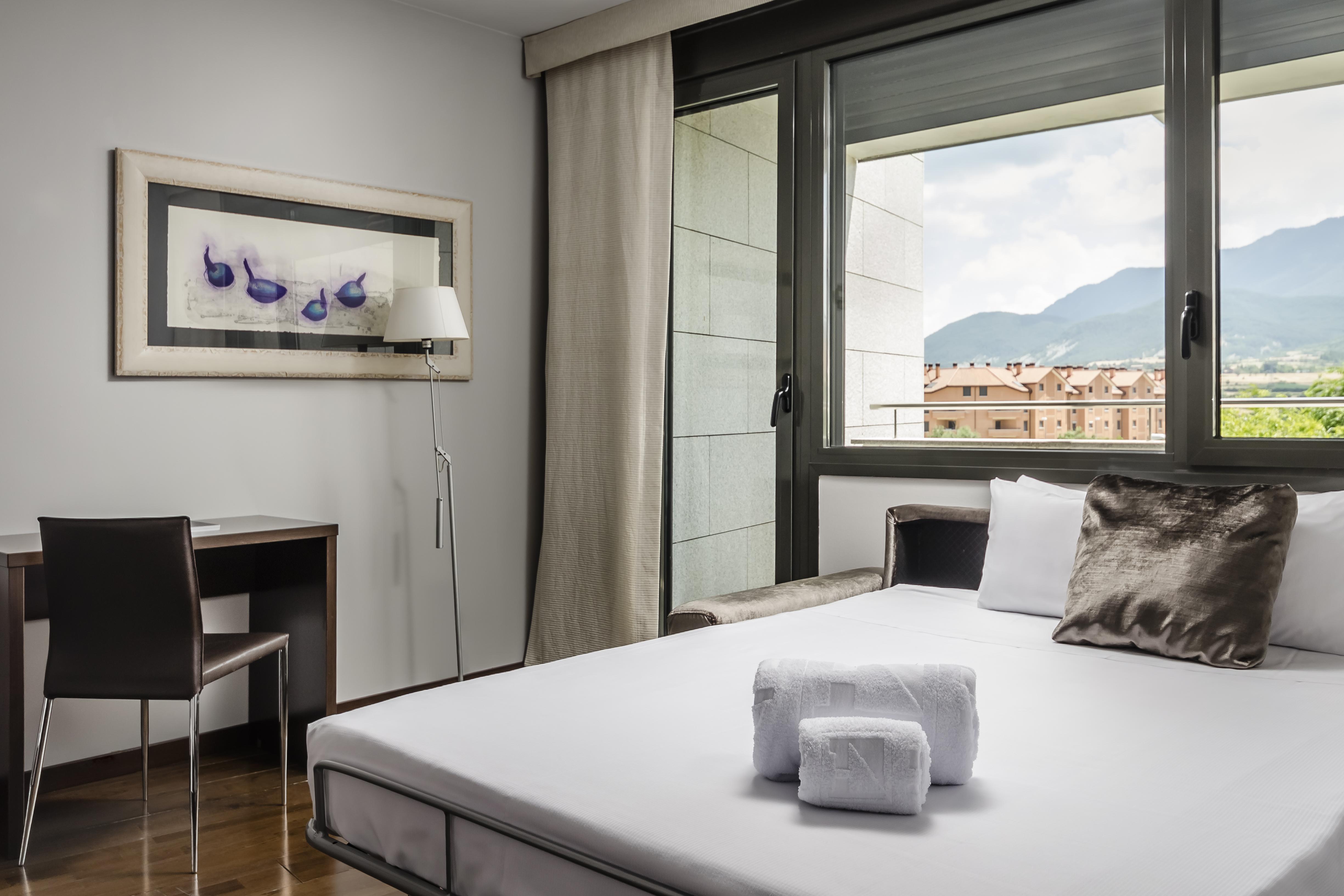 Eurostars Reina Felicia Hotel Jaca Exterior photo