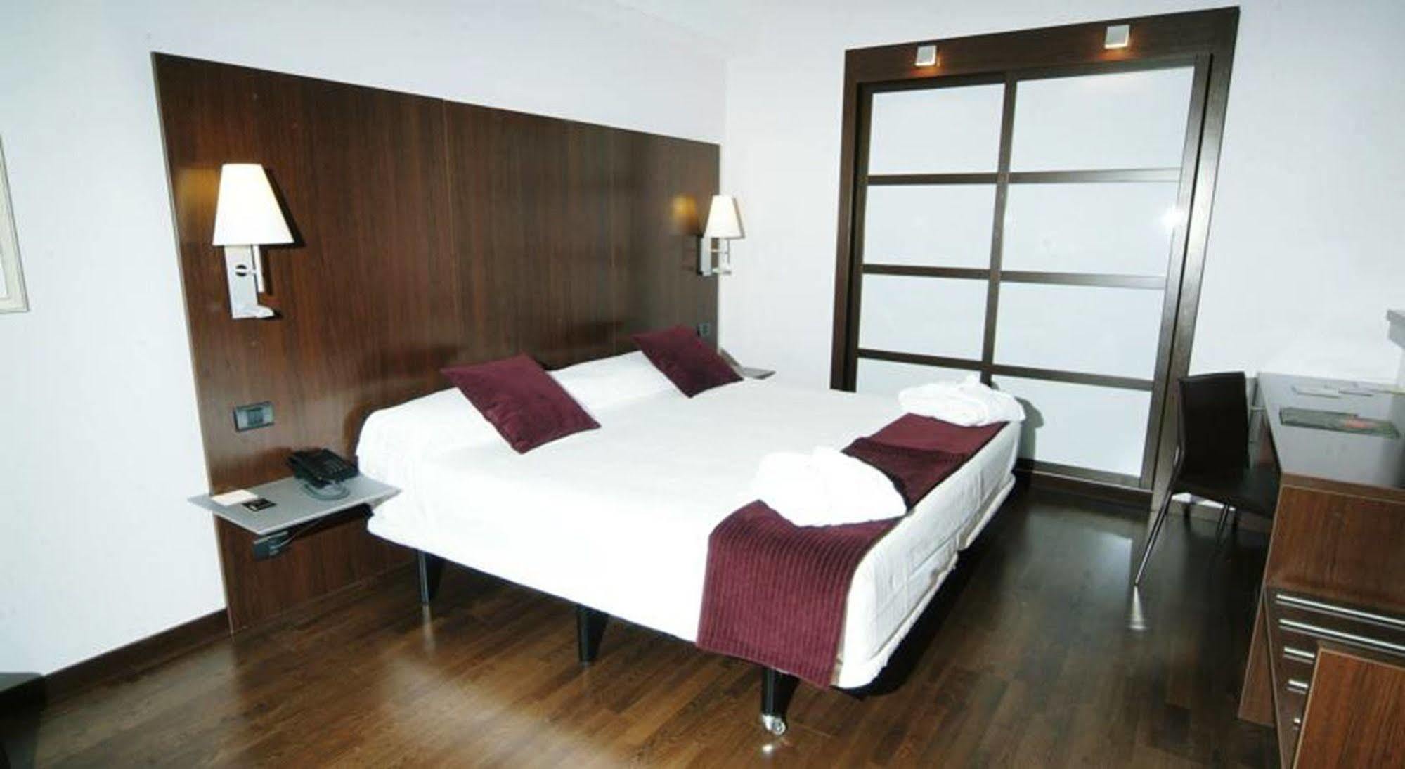 Eurostars Reina Felicia Hotel Jaca Exterior photo